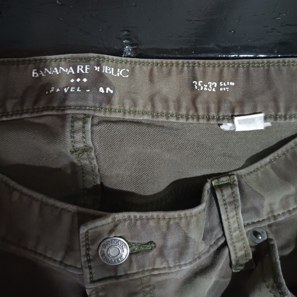 Banana Republic Traveler Pant - Picture 2 of 3